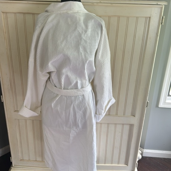 Frette Fager’s Island Luxury Spa  Logo Ivory Waffle Texture Robe - Picture 7 of 14